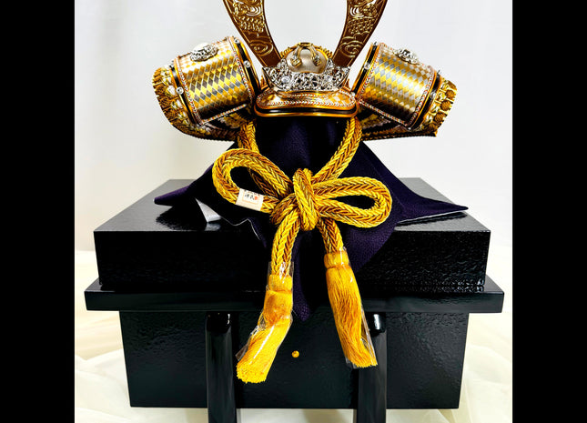 Luxury Samurai Kabuto Display – Golden Dragon Crest 01