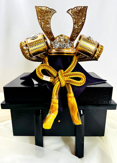 Luxury Samurai Kabuto Display – Golden Dragon Crest 01