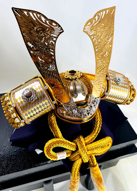 Luxury Samurai Kabuto Display – Golden Dragon Crest 02