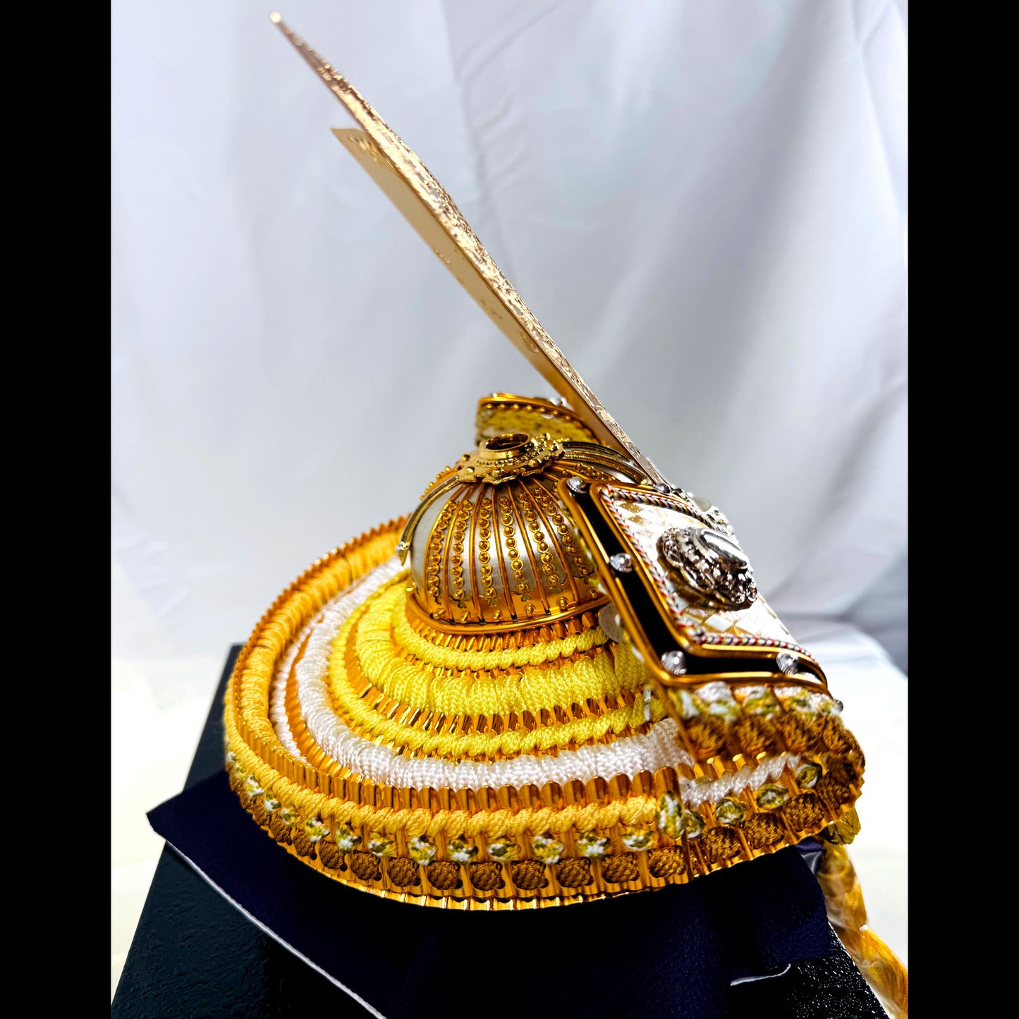 Luxury Samurai Kabuto Display – Golden Dragon Crest 04