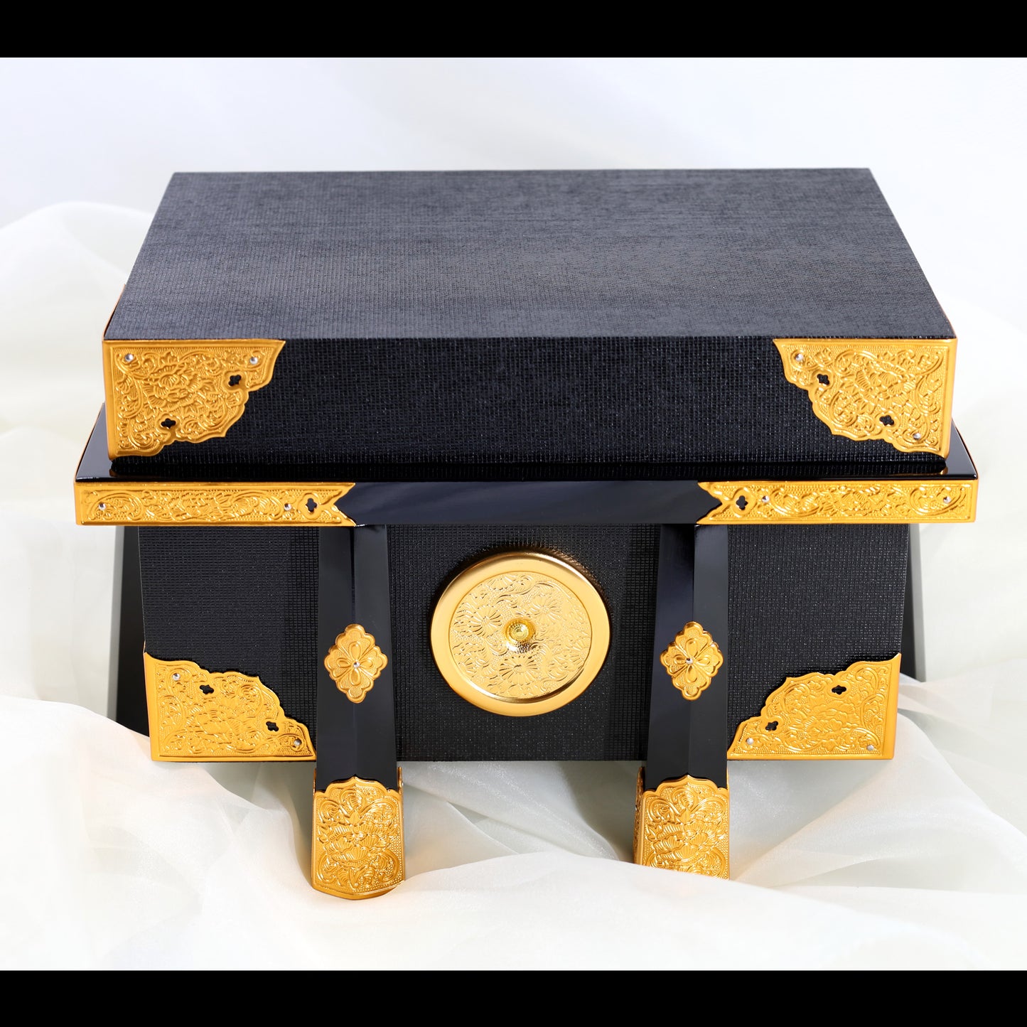 Miniature Kabuto (Helmet): Gold Dragon Ornamentation