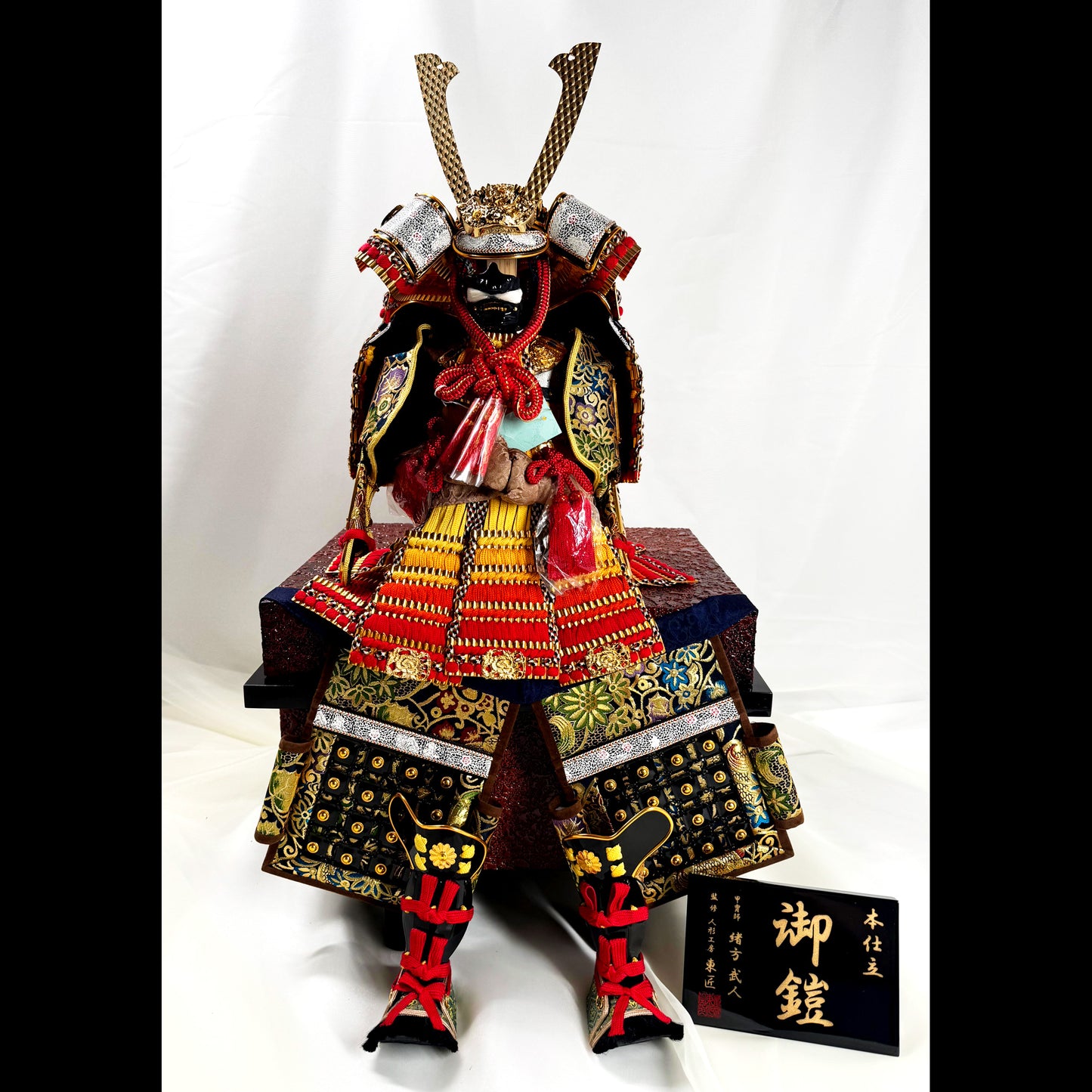 Samurai Armor Set by Master Armorer Taketo Ogata – Display Yoroi with Storage Base 01