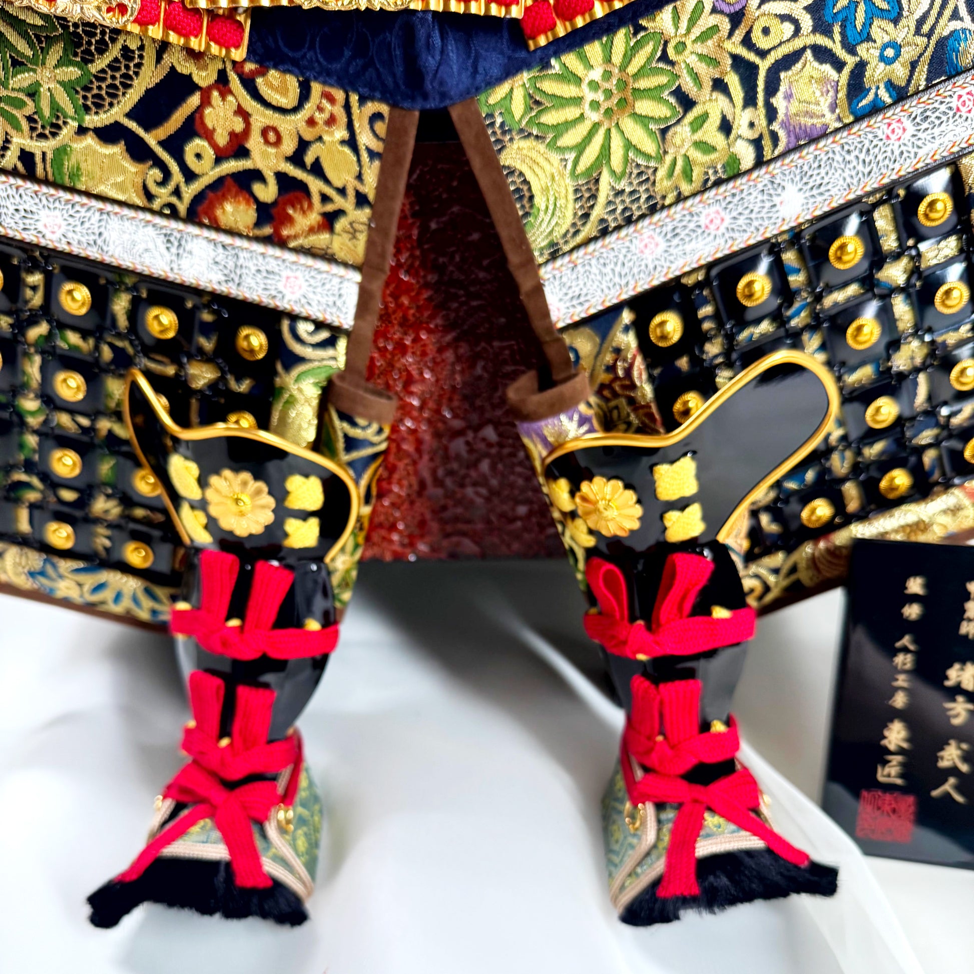 Samurai Armor Set by Master Armorer Taketo Ogata – Display Yoroi with Storage Base 03
