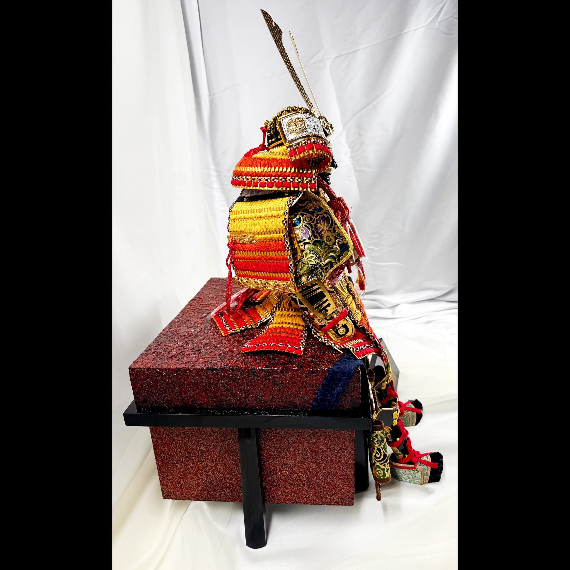 Samurai Armor Set by Master Armorer Taketo Ogata – Display Yoroi with Storage Base 06