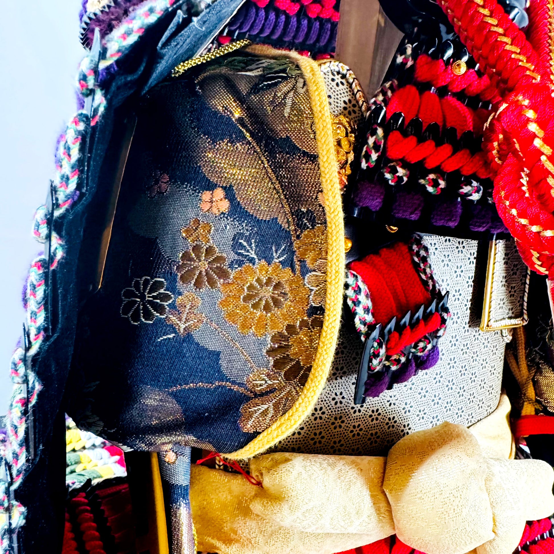 Samurai Armor Yoroi Display by Bushu Tensei | Special Edition with Storage Base 03