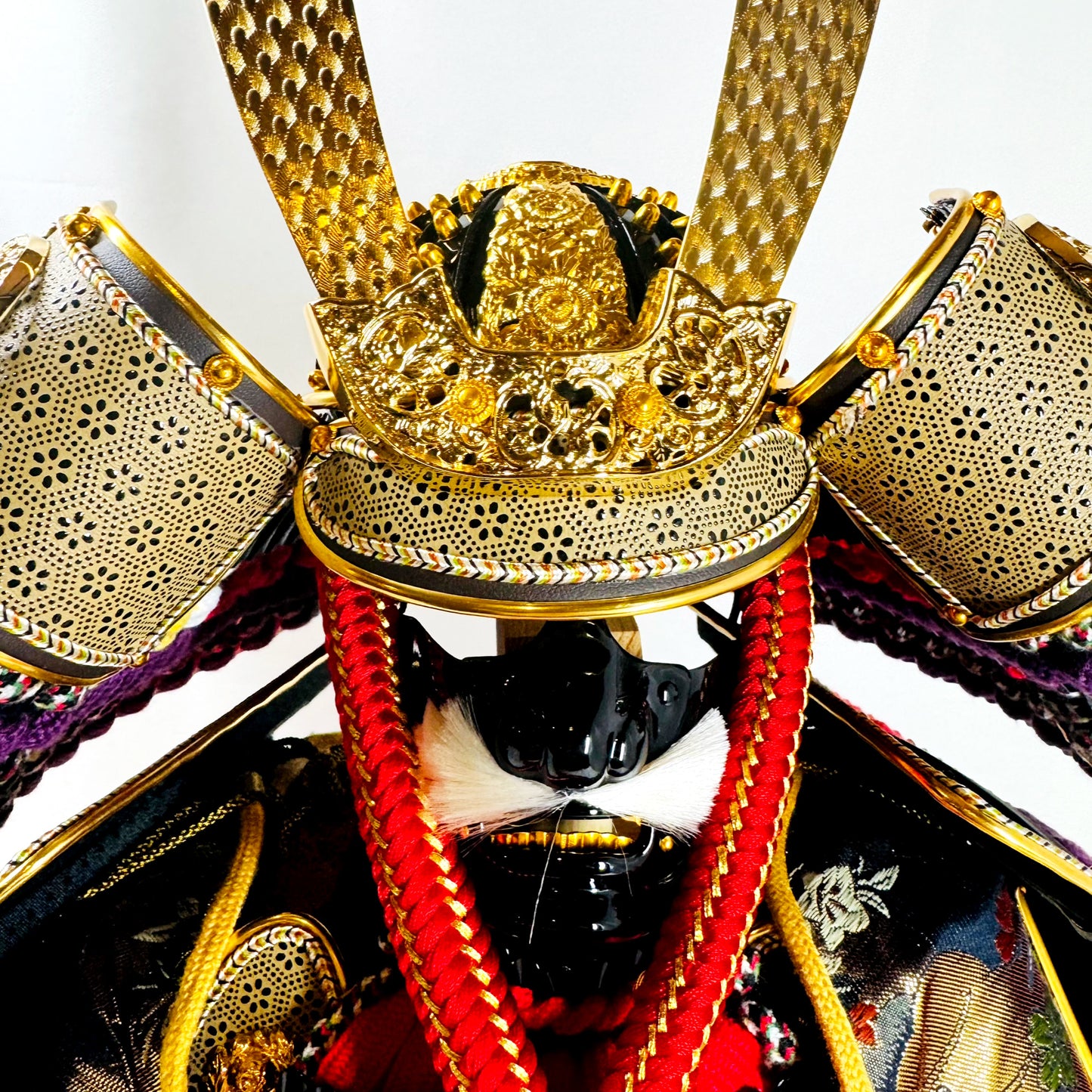 Samurai Armor Yoroi Display by Bushu Tensei | Special Edition with Storage Base 05