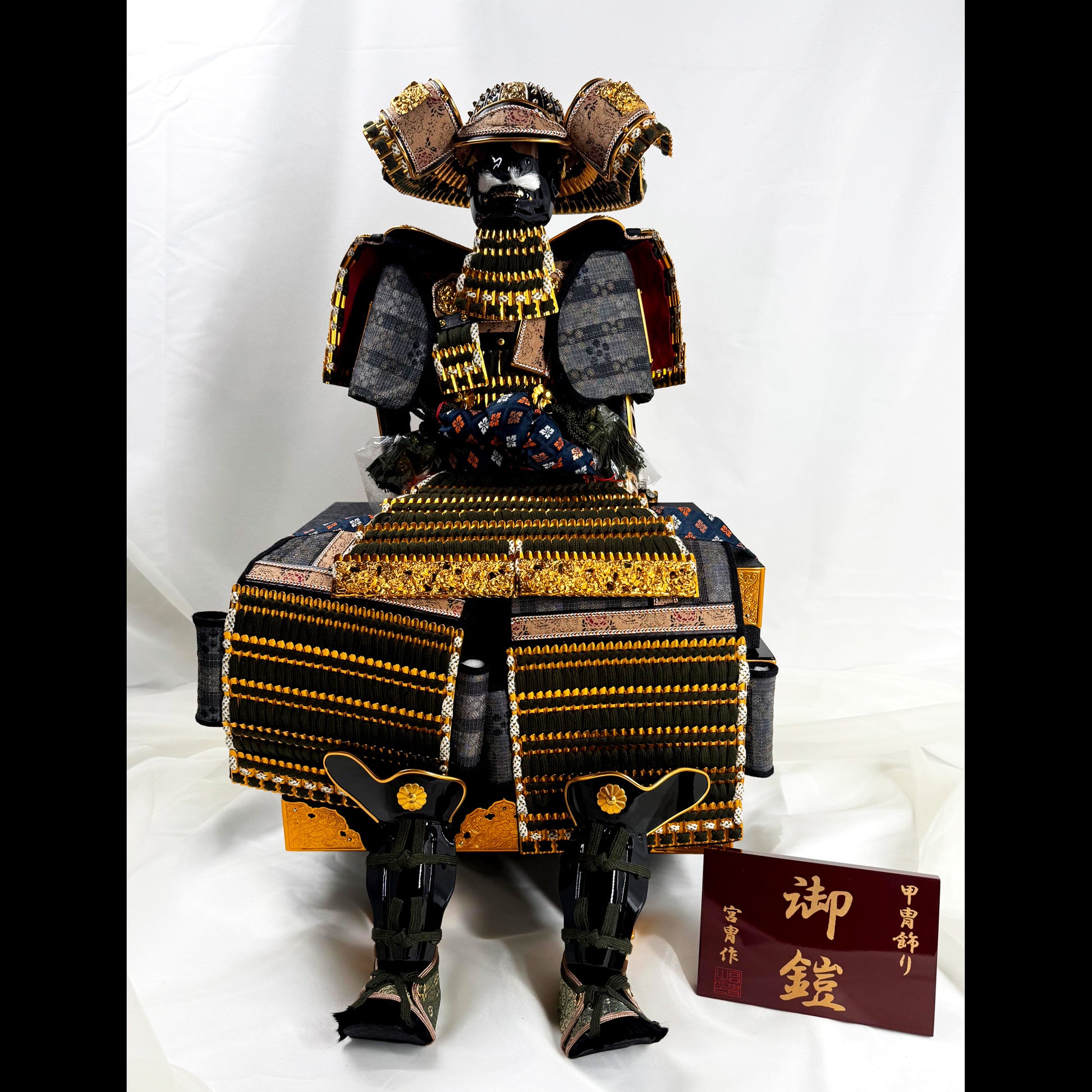 Samurai Armor Yoroi with Storage Base by Miyachu 01