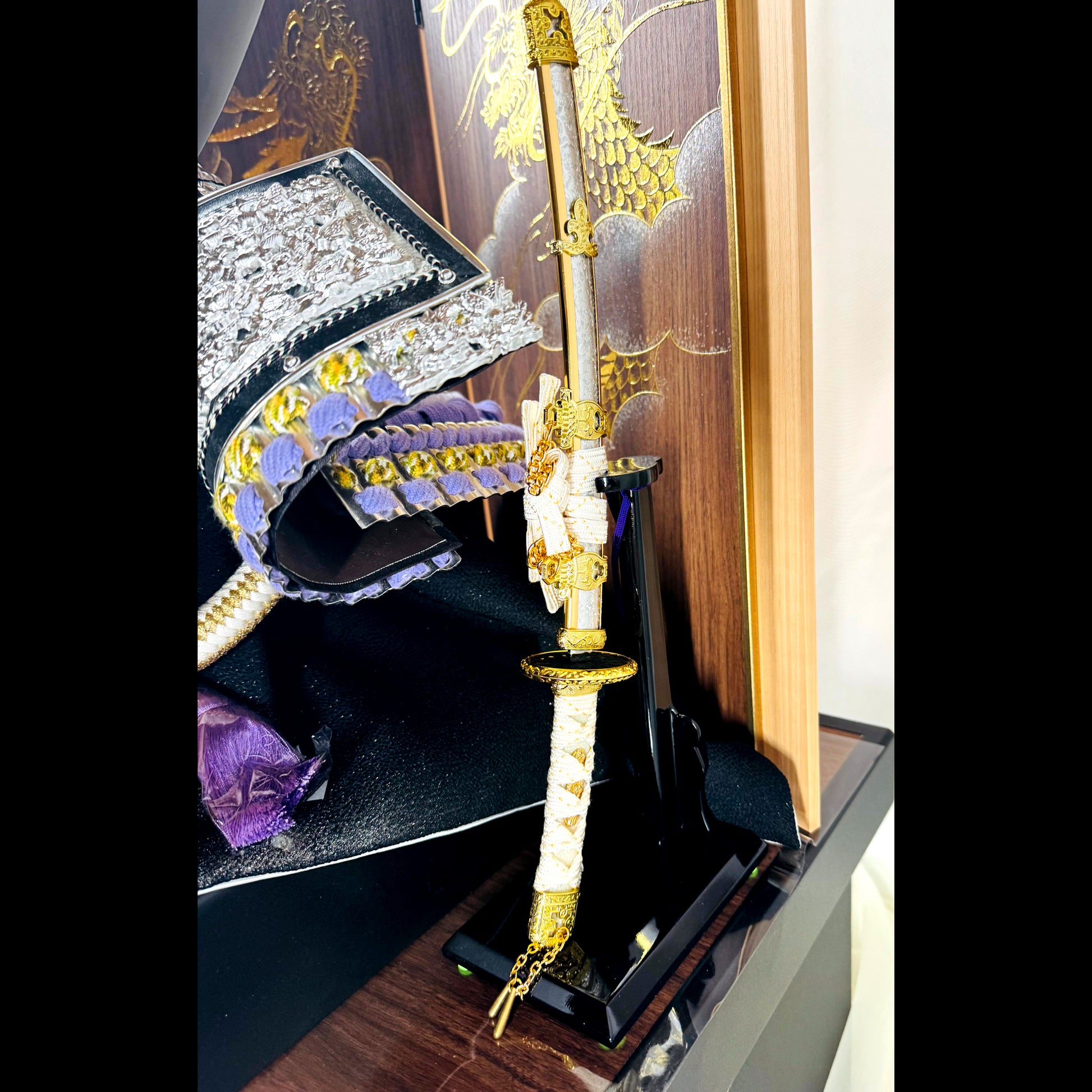 Samurai Kabuto Armor Set with Storage Base & Dragon Byōbu – Wearable Display by Miyachu 05