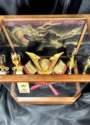 Samurai Kabuto Display – Gold Dragon Crest 02