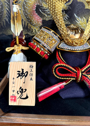 Samurai Kabuto Display – Gold Dragon Crest 03