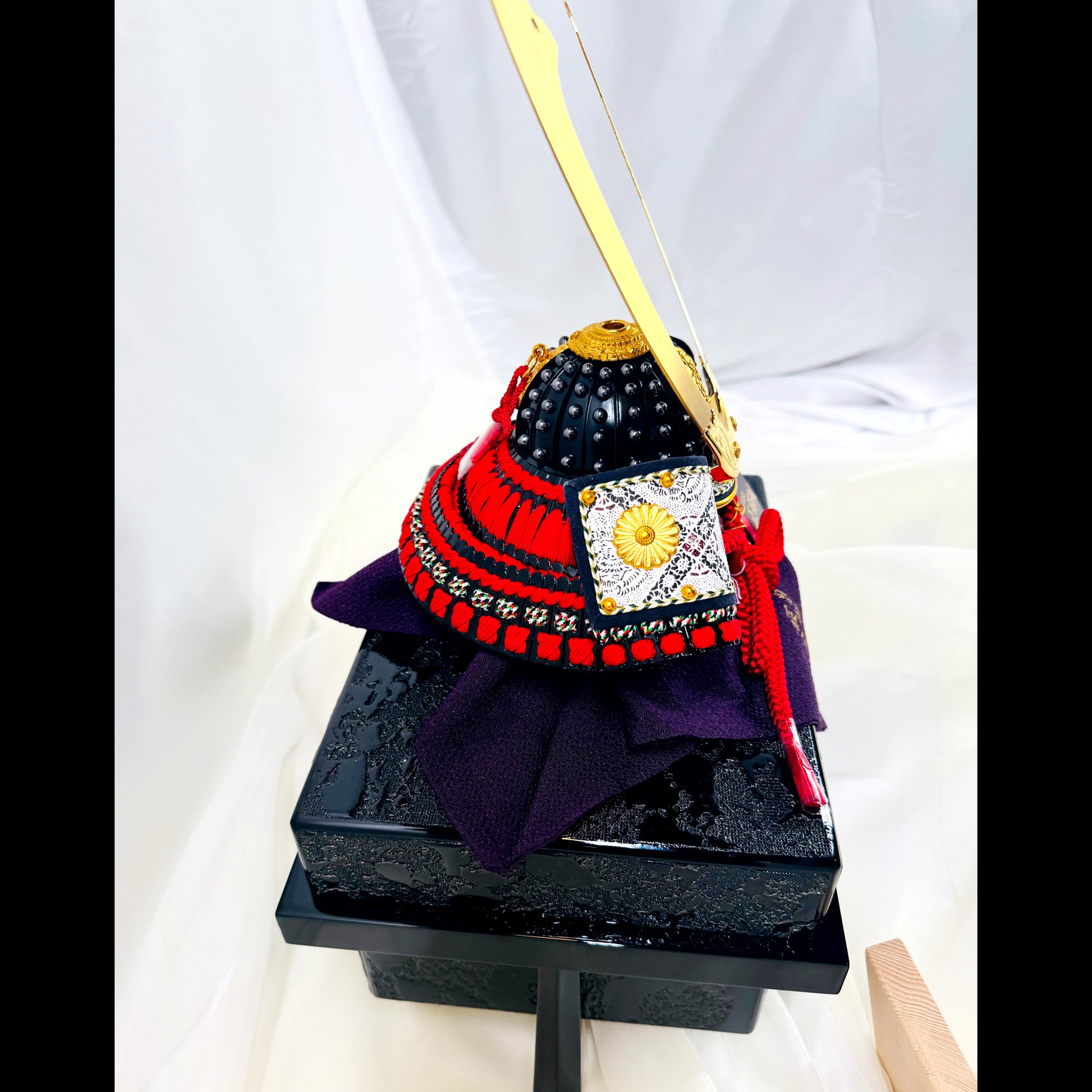 Samurai Kabuto Helmet Display by Master Artisan Tatsuhiro | With Lacquered Base 04