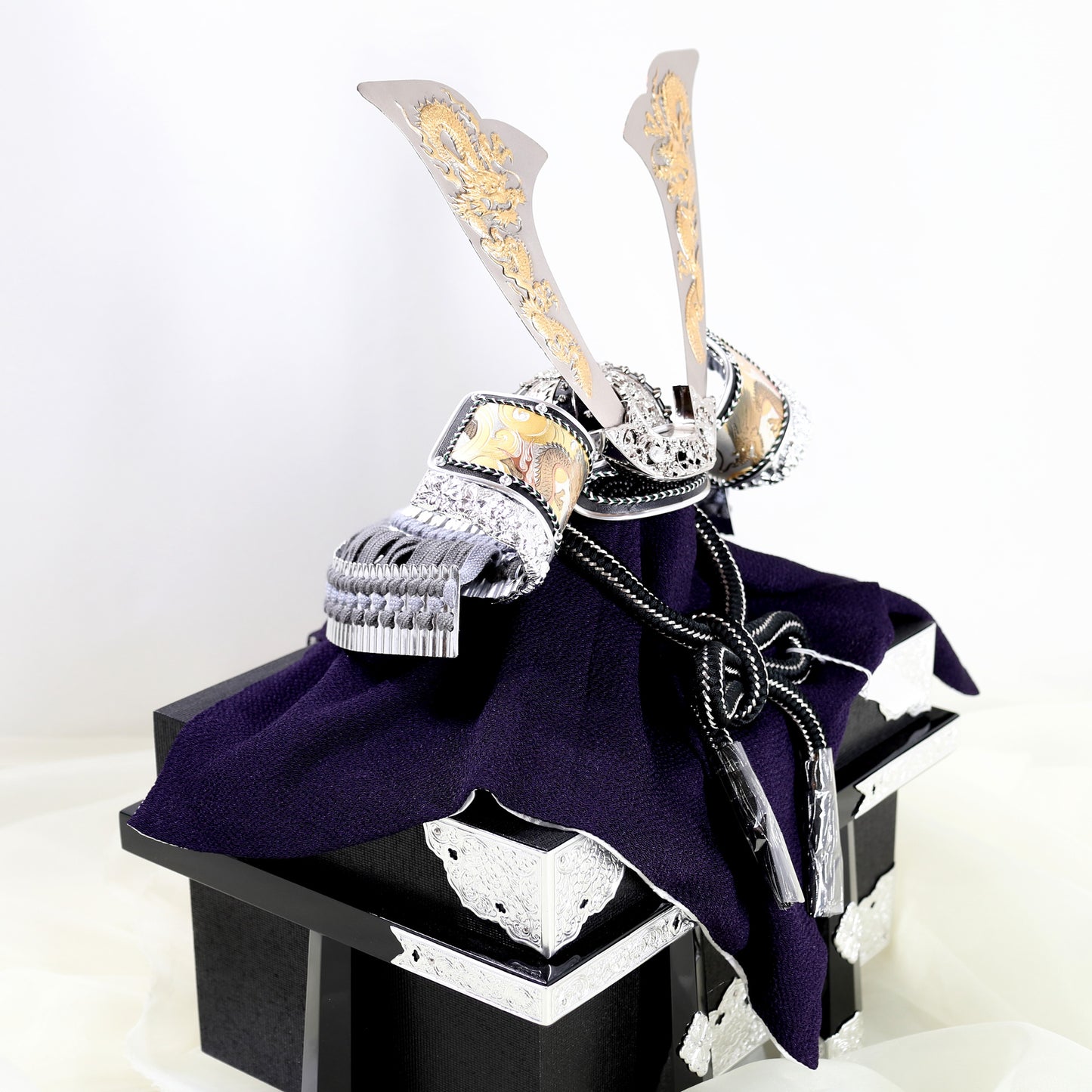 Samurai Kabuto Helmet with Dragon Design 04