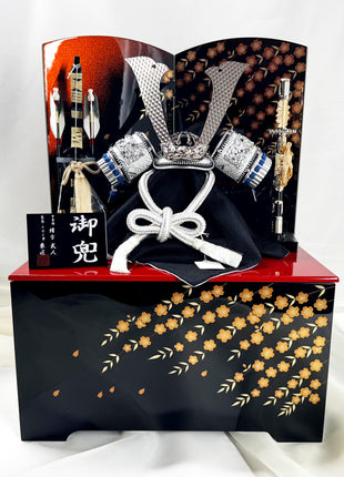 Samurai Kabuto Set with Storage Base and Gold Lacquer Screen – by Ogata Taketo 01