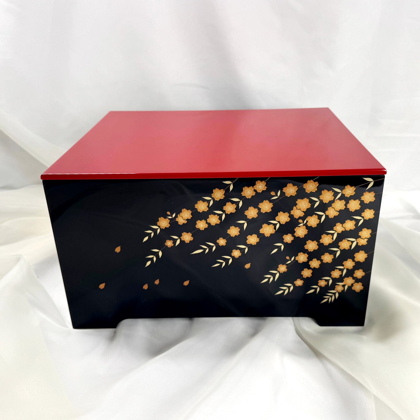Samurai Kabuto Set with Storage Base and Gold Lacquer Screen – by Ogata Taketo 07