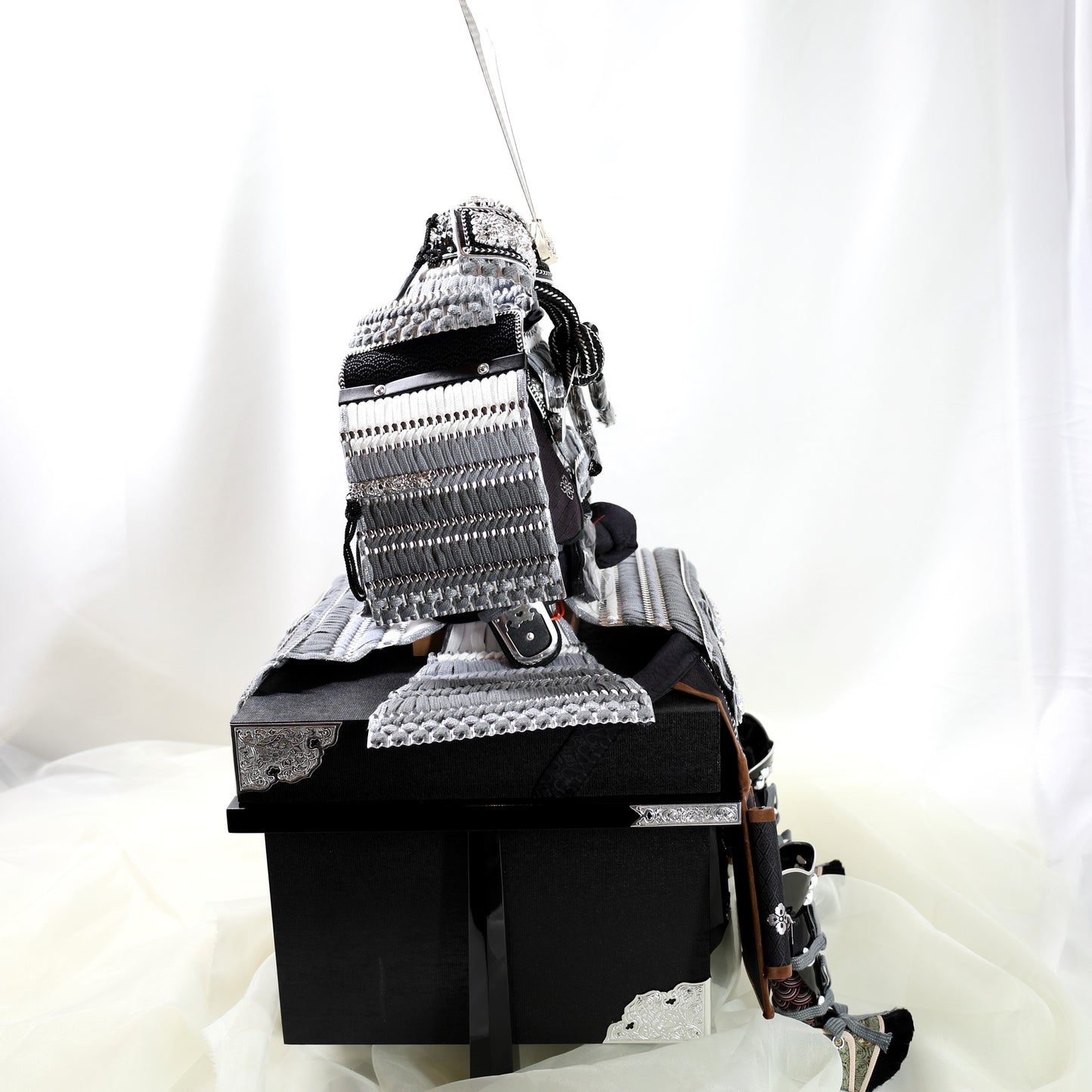 Ō-Yoroi Grand Armor by Miyachū: Silver and Black Edition