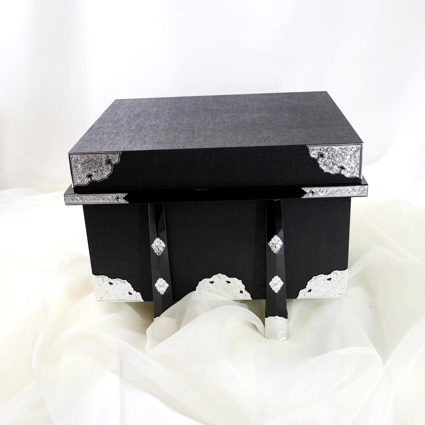 Ō-Yoroi Grand Armor by Miyachū: Silver and Black Edition